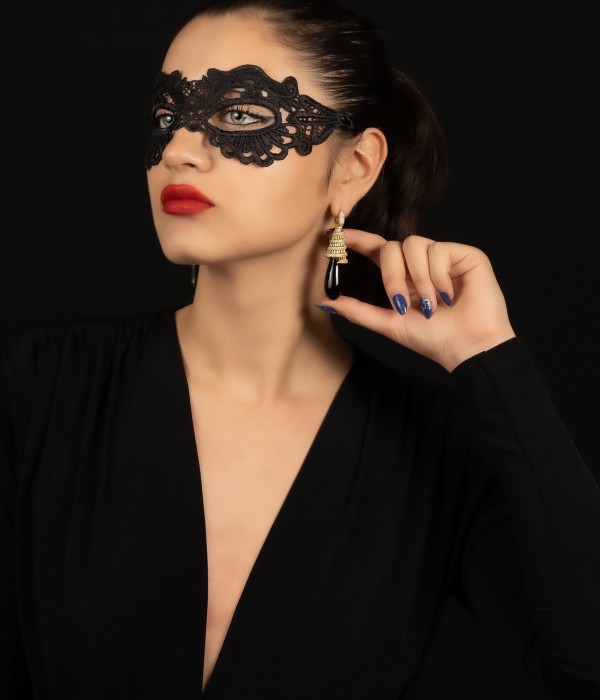 Black Stone & Yellow Gold Black Stone & Yellow Gold