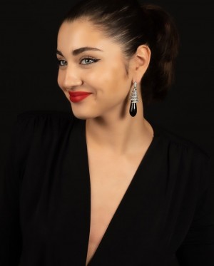 الحجر الأسود والذهب الأبيض